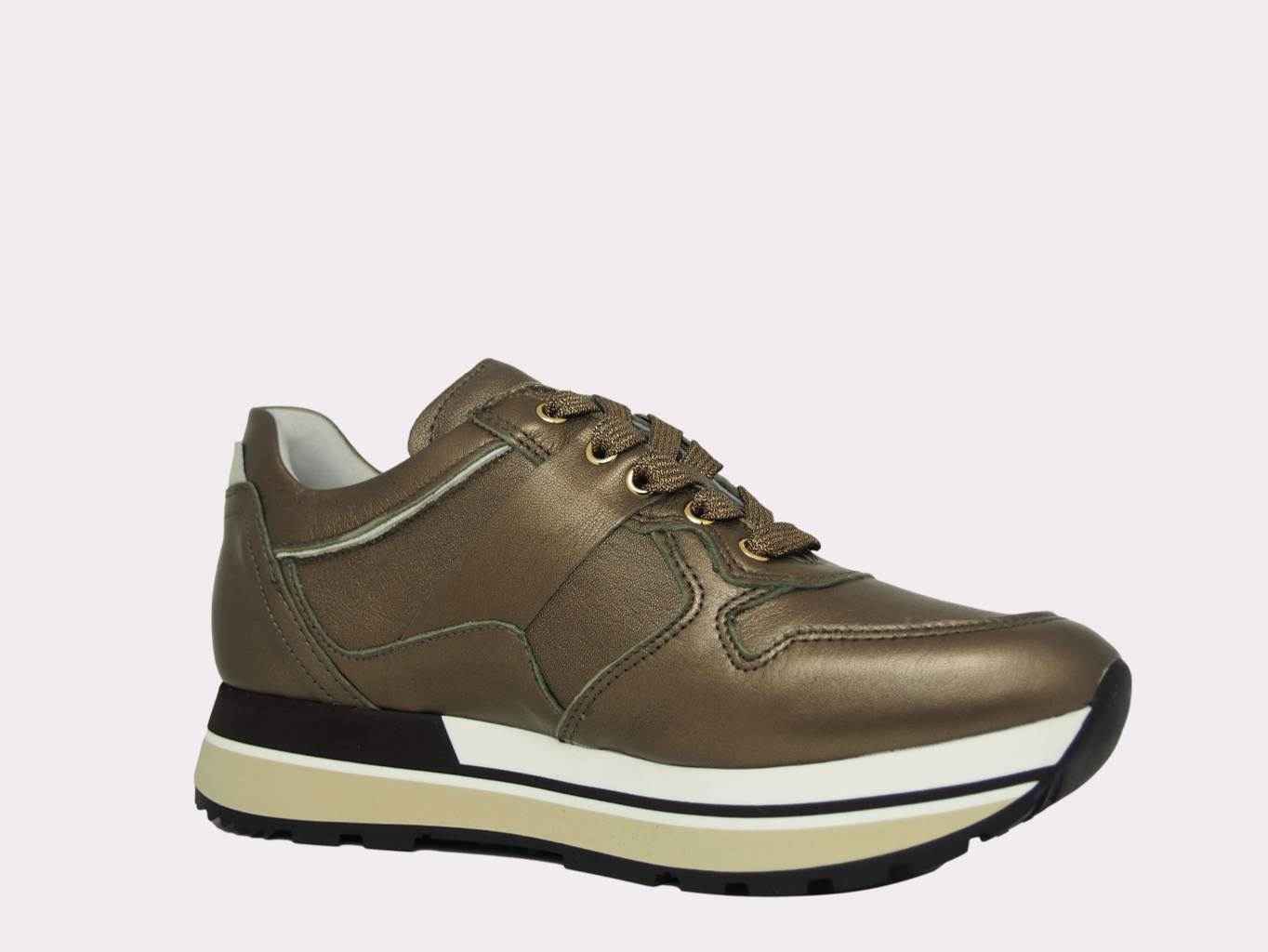 Zapatilla de piel marrón para mujer